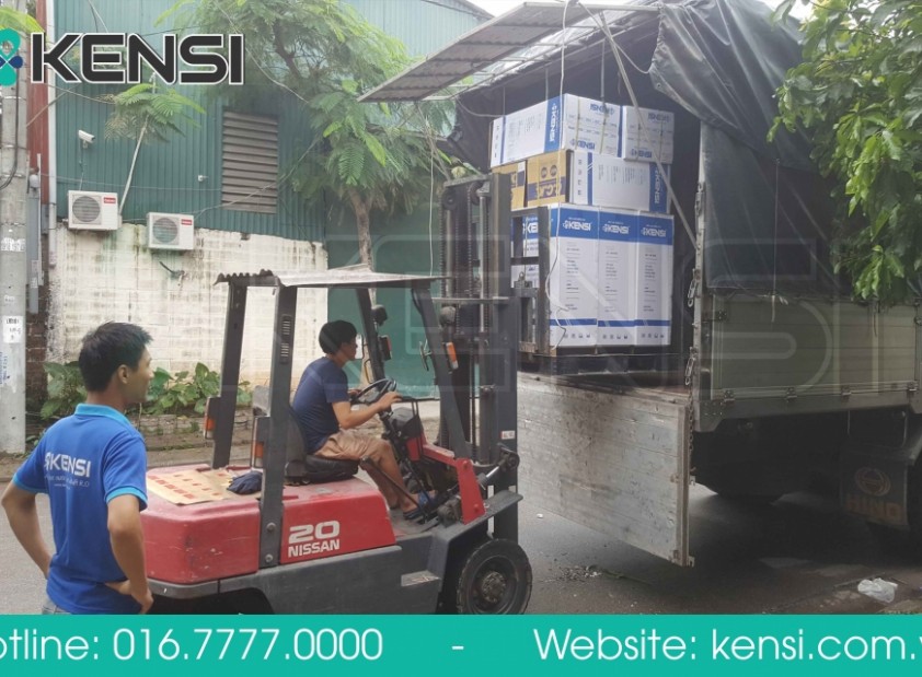 Công ty Tekcom vận chuyển máy lọc nước đến các hộ dân xã Tân Hiệp